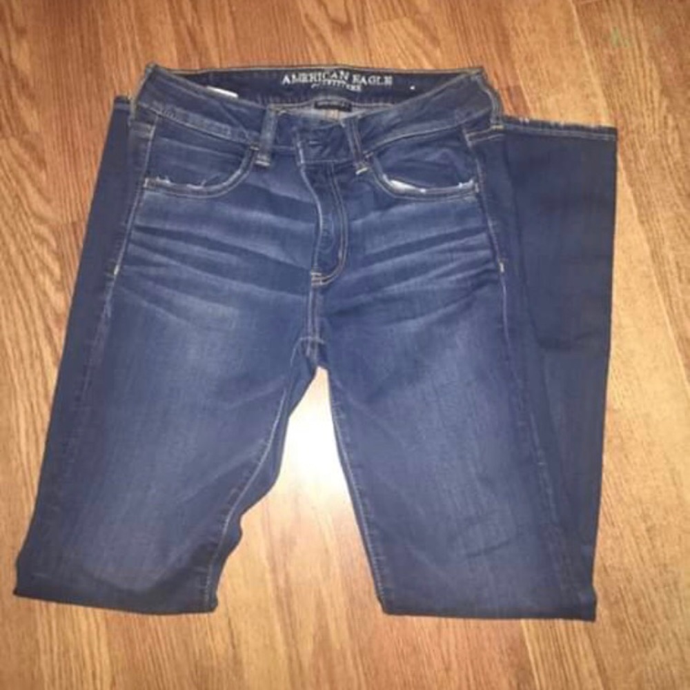 Size 6 holister jeans!